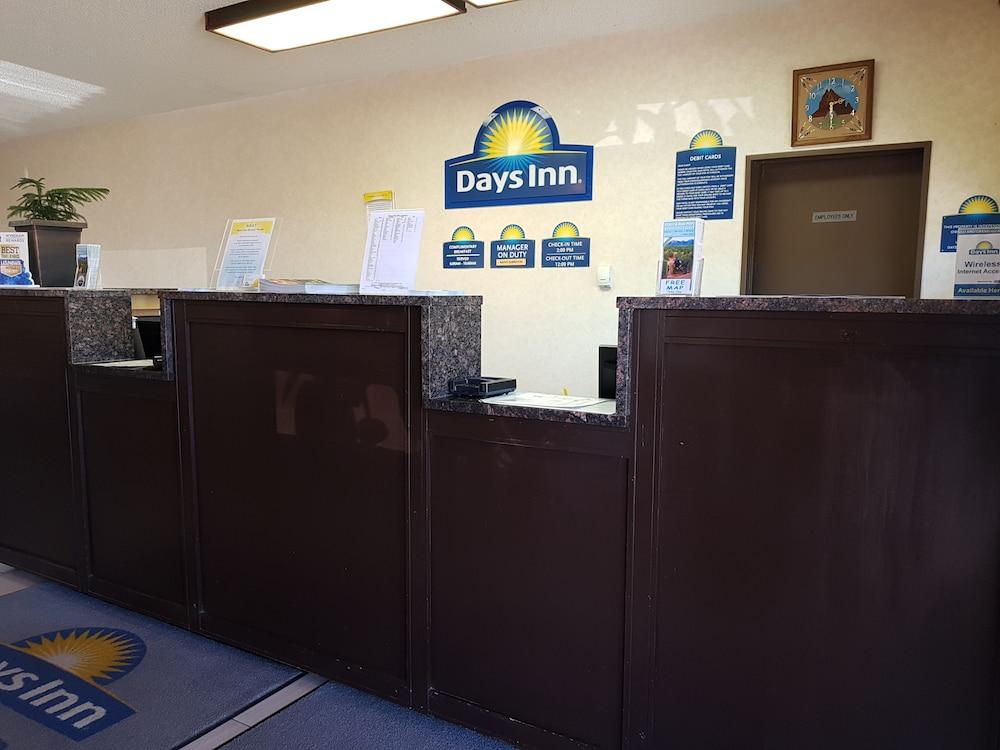 Days Inn By Wyndham Кортес Екстер'єр фото