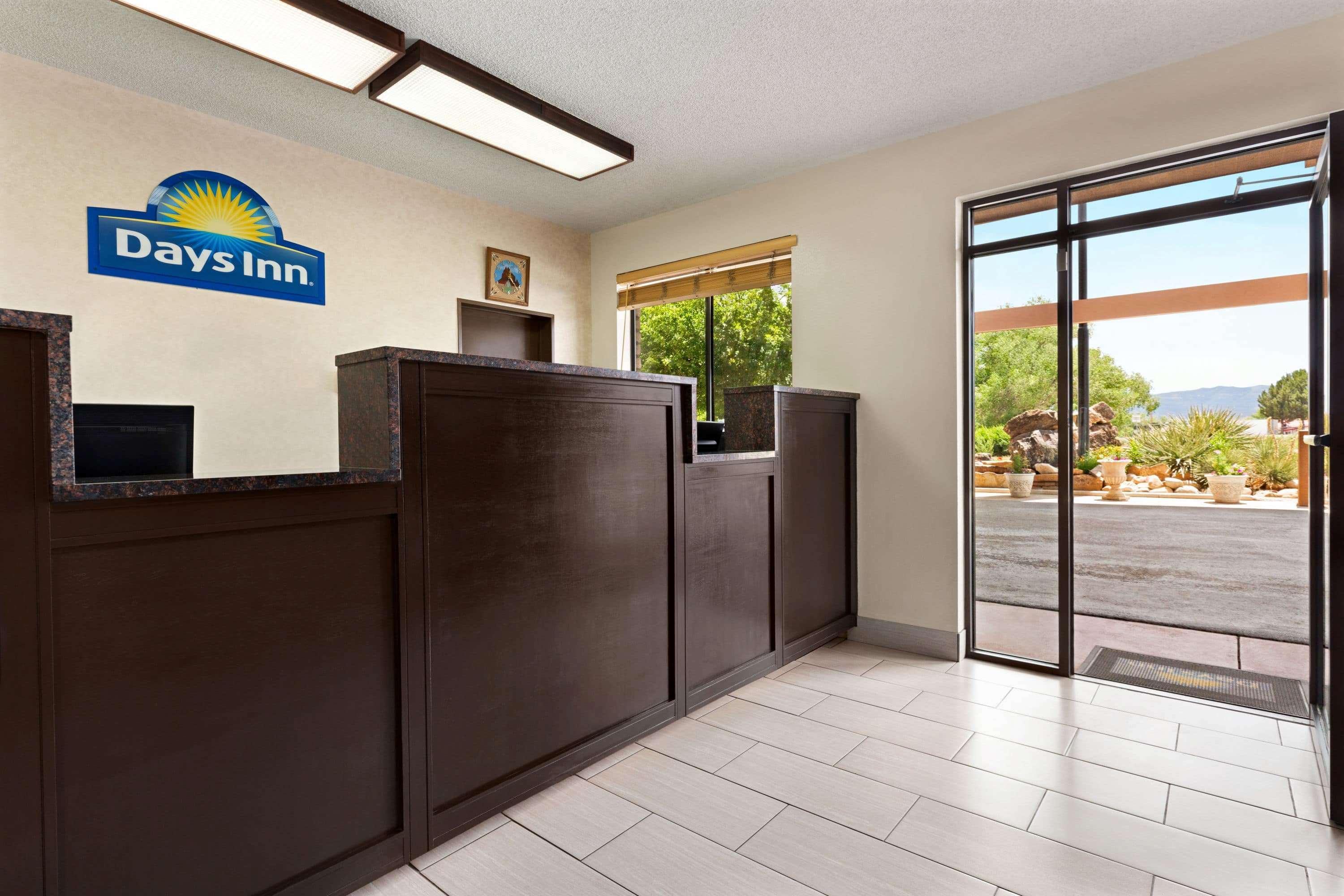 Days Inn By Wyndham Кортес Екстер'єр фото