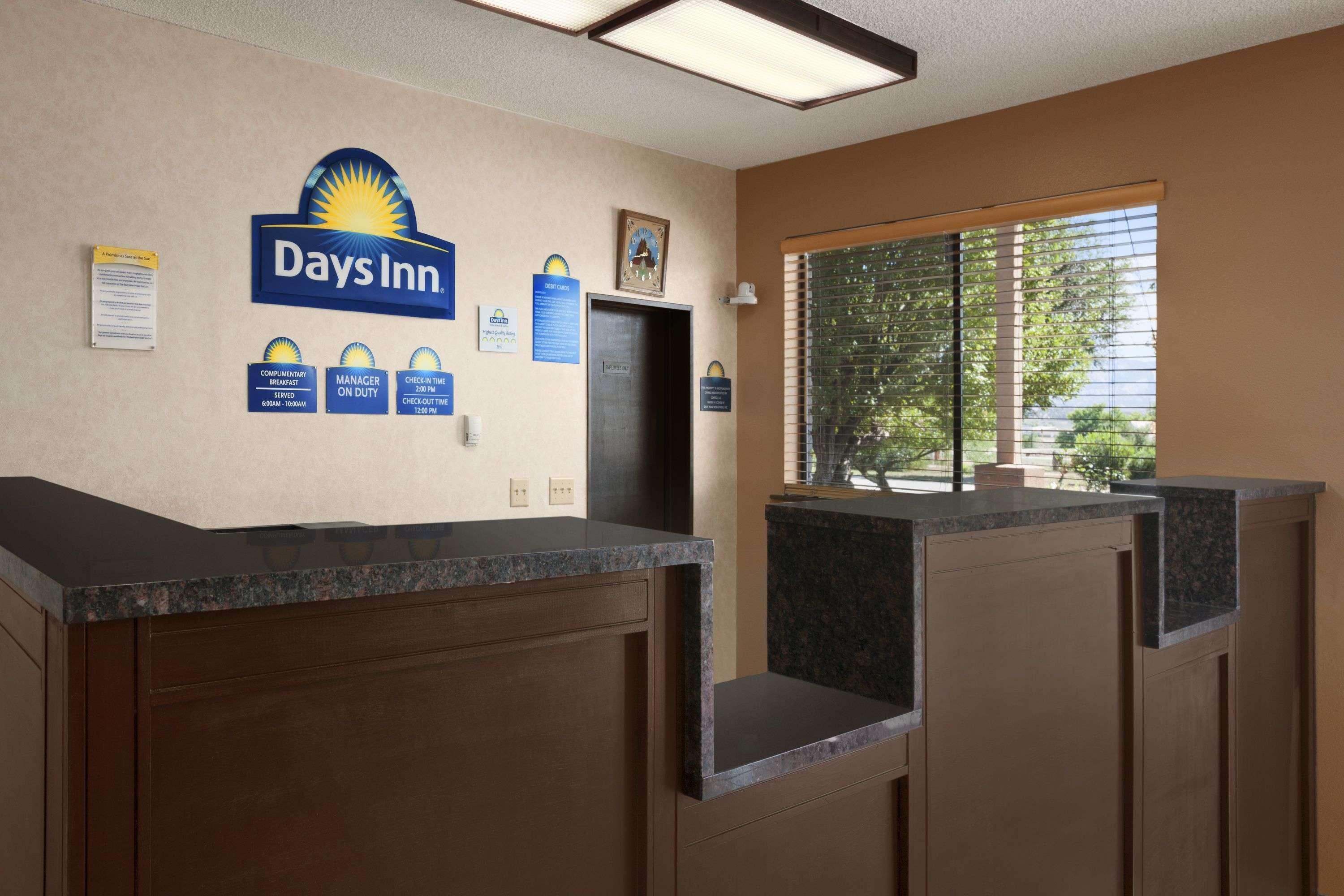 Days Inn By Wyndham Кортес Екстер'єр фото
