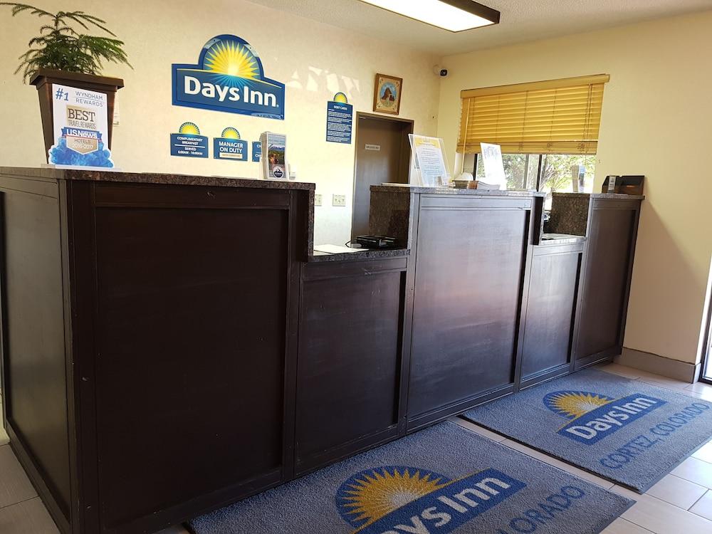 Days Inn By Wyndham Кортес Екстер'єр фото